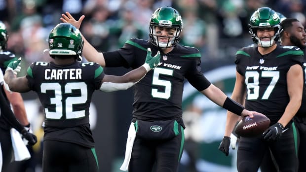 New York Jets quarterback Mike White (5) celebrates the victory with New York Jets running back Michael Carter (32) at the conclusion of a Week 8 NFL football game against the Cincinnati Bengals, Sunday, Oct. 31, 2021, at MetLife Stadium in East Rutherford, N.J.

Cincinnati Bengals At New York Jets Oct 31